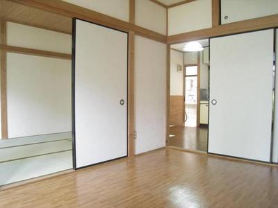 Living and room. Also available by connecting the Western and Japanese-style