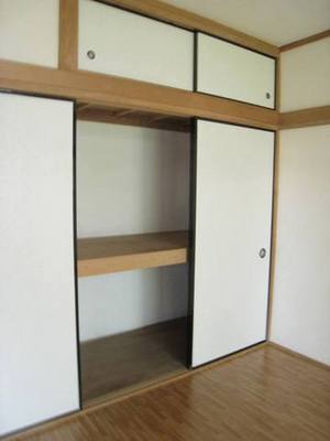 Other room space. Plenty of storage between 1 minute