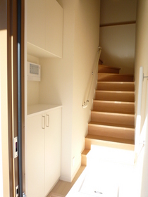 Entrance. Cupboard ・ Private stairs