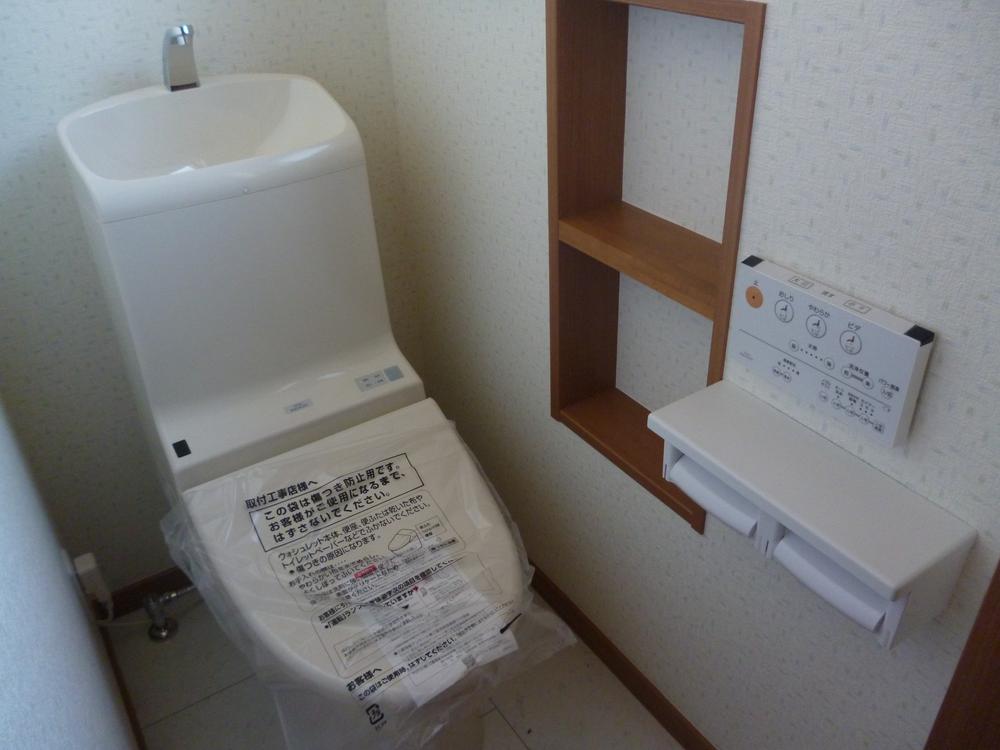 Toilet. Indoor (12 May 2013) Shooting