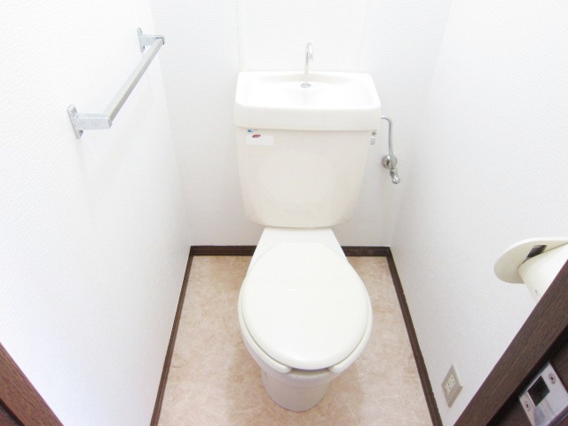 Toilet. There is an electrical outlet in the toilet, Warm water washing toilet seat installation Allowed