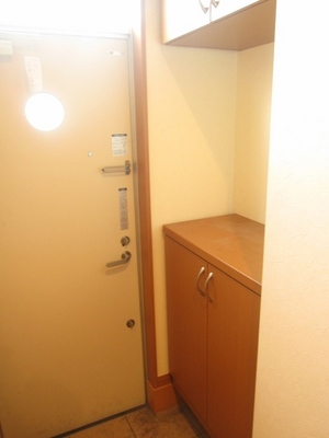 Entrance. It will Katazuki also entrance in shoe box