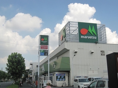 Supermarket. Maruetsu to (super) 910m
