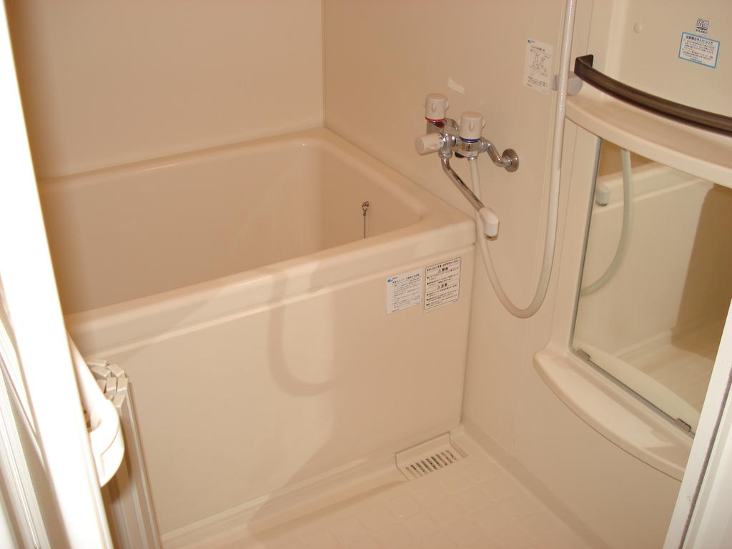 Bath. Spacious bathroom