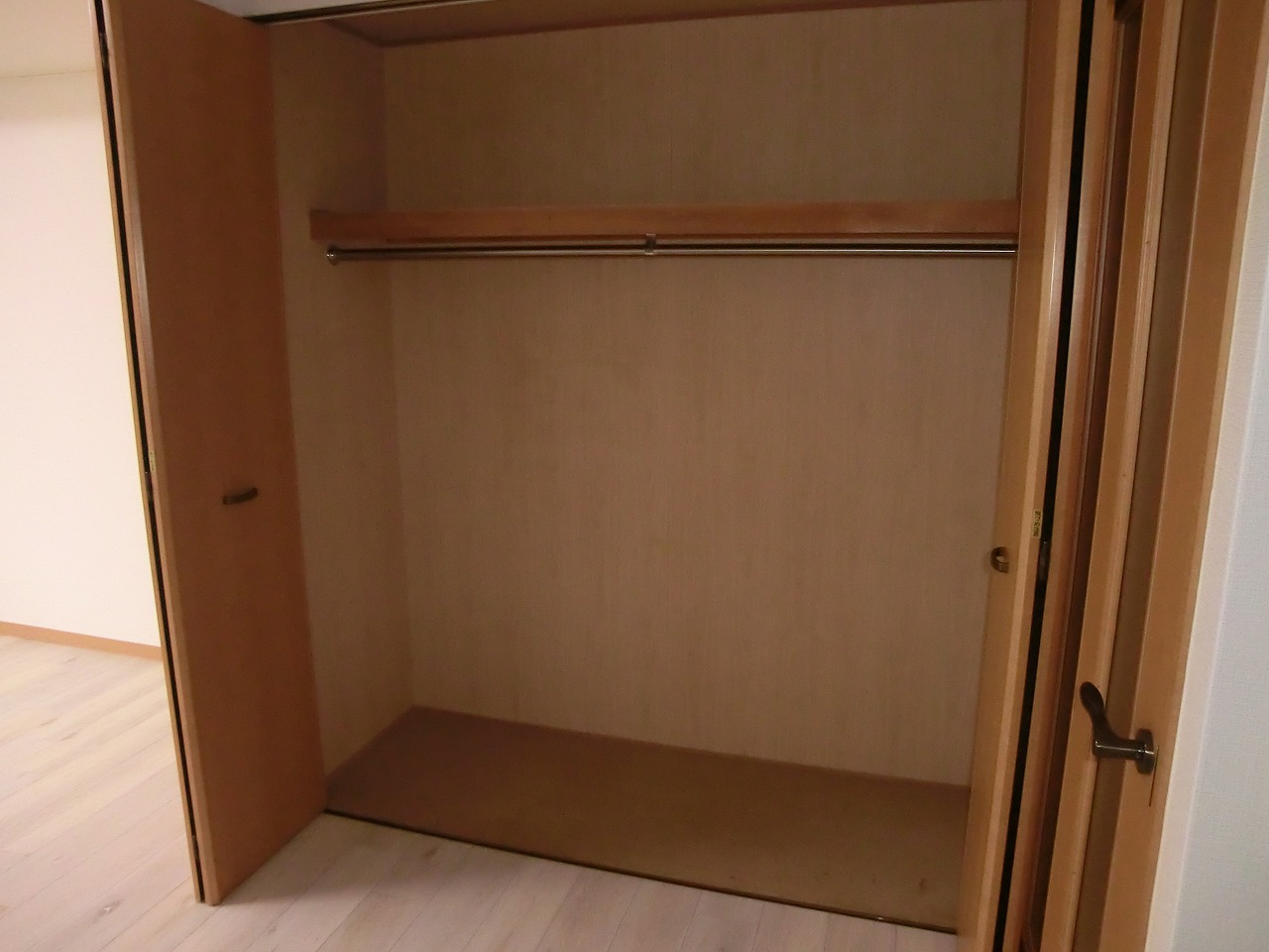 Receipt. Large closet