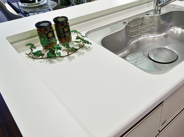 Kitchen.  [Artificial marble countertops] Also adopted a simple artificial marble countertops care strongly to scratches and dirt. It looks beautiful there is no gap or step.  ※ Same specifications all of the following listed amenities of