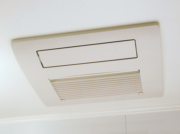 Bathing-wash room.  [24-hour ventilation function with bathroom heating dryer] Other clothing drying function in the rain, Ventilation in the bathroom ・ The moisture removed by drying, You can suppress such as mold and rust.