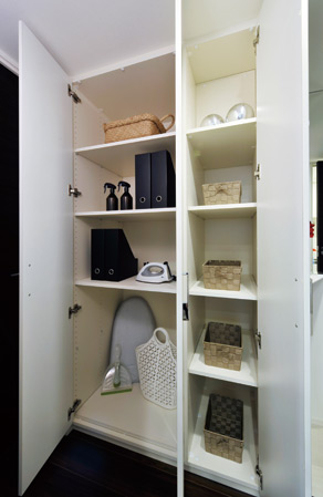 Receipt.  [System product input] System products enter the family can be shared with everyone. Because it is separated by a finely shelf, It can be stored and organize a wide variety of household goods, You can use functionally.