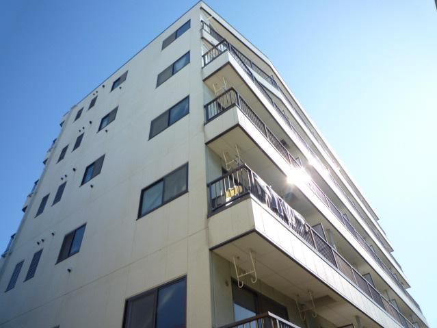 Building appearance. Situated in a quiet, residential area