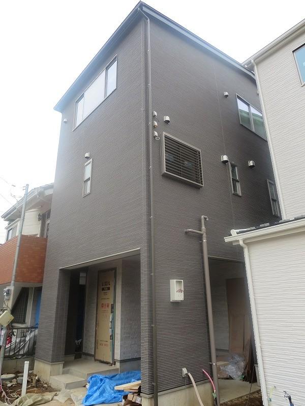 Local appearance photo. Local (12 May 2013) Shooting