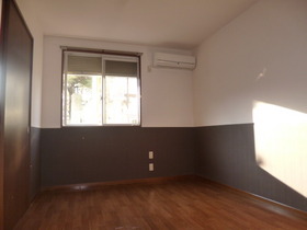 Living and room. Stylish accent cross use.