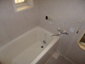 Bath. With reheating function ・ Yes window