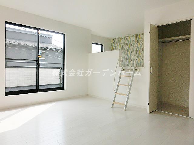 Other introspection.  ■ In the loft with a Western-style, It floats the smile of children ■ 