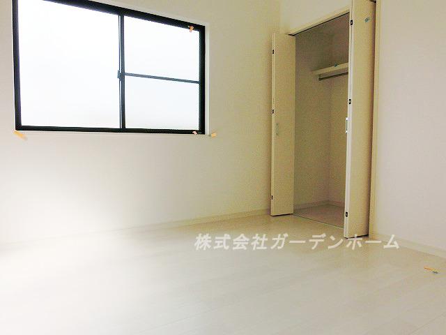 Other introspection.  ■ Storage capacity is also boasts of Western-style ■ 