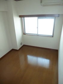 Living and room. Western-style 5.7 Pledge