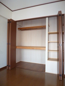 Other Equipment. Wide storage space - vinegar