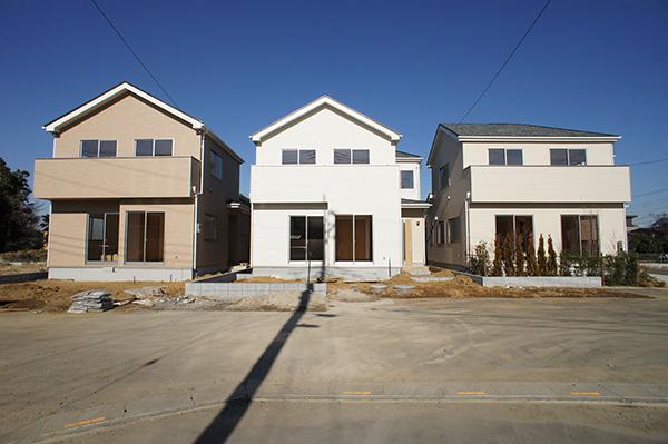 Local photos, including front road. Local (12 May 2013) Shooting