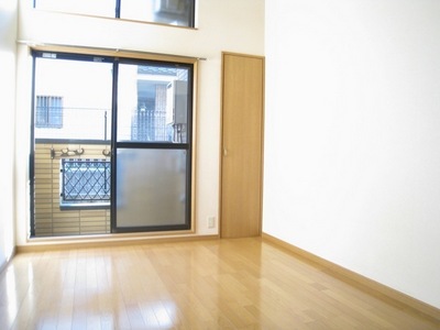 Living and room. Day good Western-style