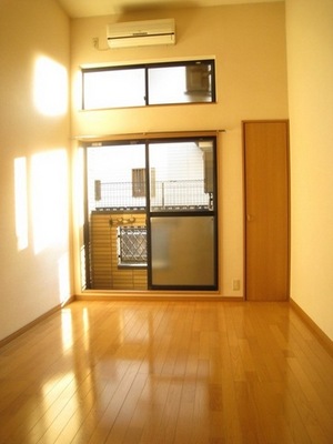 Living and room. Day good Western-style