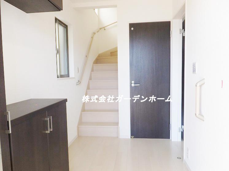 Other introspection. South-facing bright entrance