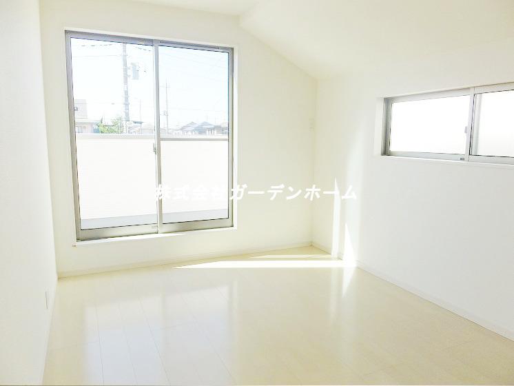 Other introspection. Room where light shine in