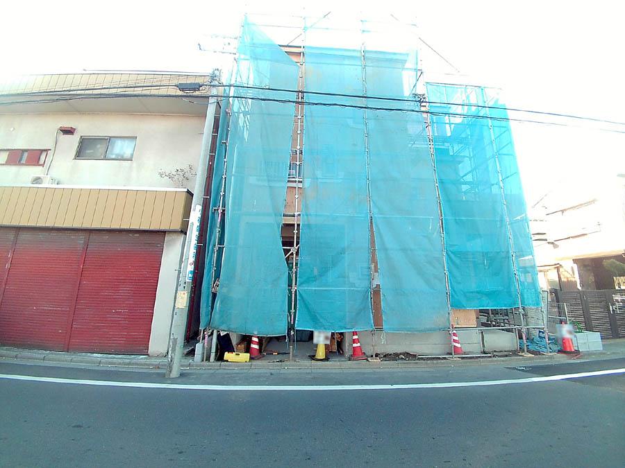 Local photos, including front road. We offer the same use the finished model house of this property. Please feel free to contact us.