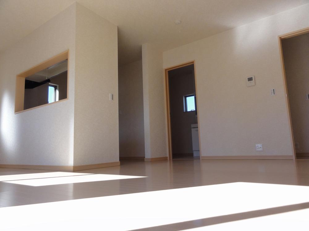 Living. South-facing LDK leisurely 16 Pledge Open House held in! It is well warm house is hit yang.