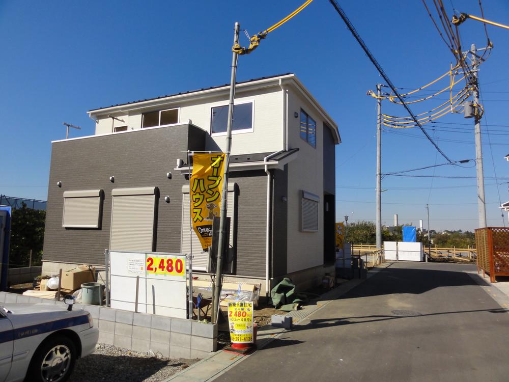 Local photos, including front road. Local (11 May 2013) Shooting 5m public road surface Garage Ease