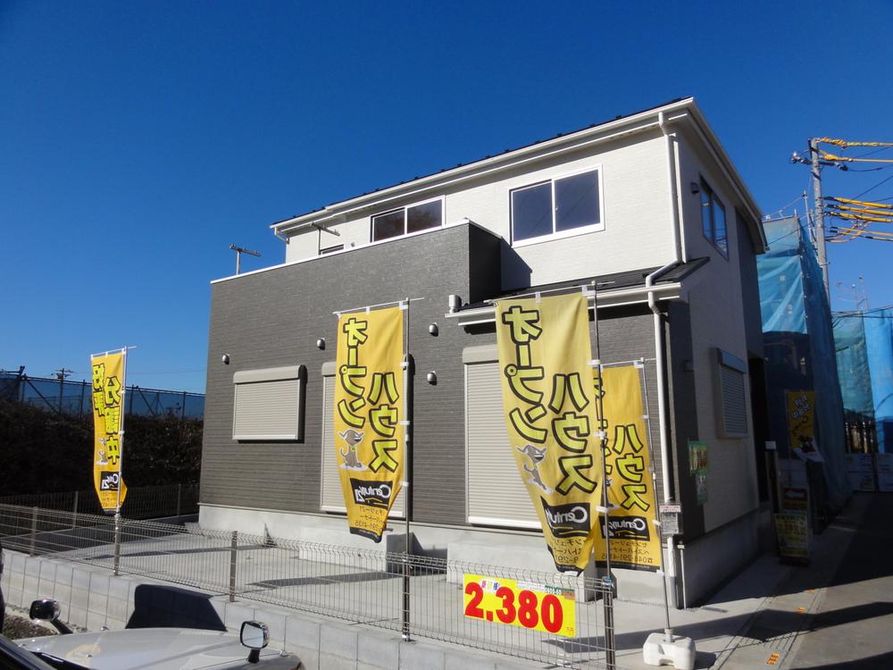 Local appearance photo. Indoor (12 May 2013) Shooting Site 33 pyeong Car space two Allowed Zenshitsuminami direction Walk-in closet With bathroom heating dryer