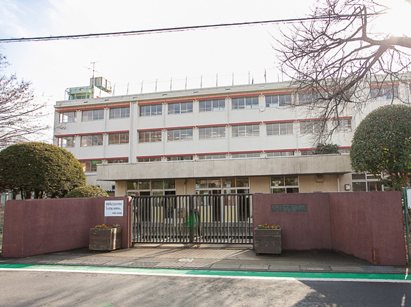 Surrounding environment. Totsuka elementary school (about 680m ・ A 9-minute walk)