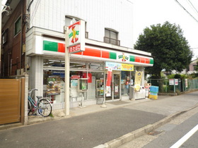 Convenience store. 770m until Thanksgiving (convenience store)