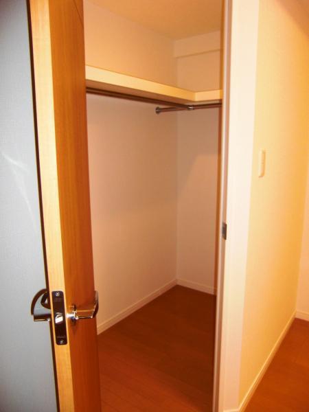 Receipt. Walk-in closet