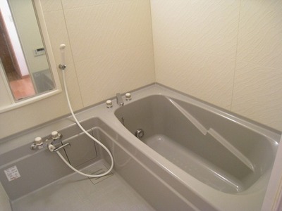 Bath. Bathing there is a breadth of one tsubo