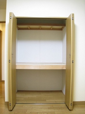 Receipt. Storage space of the closet type