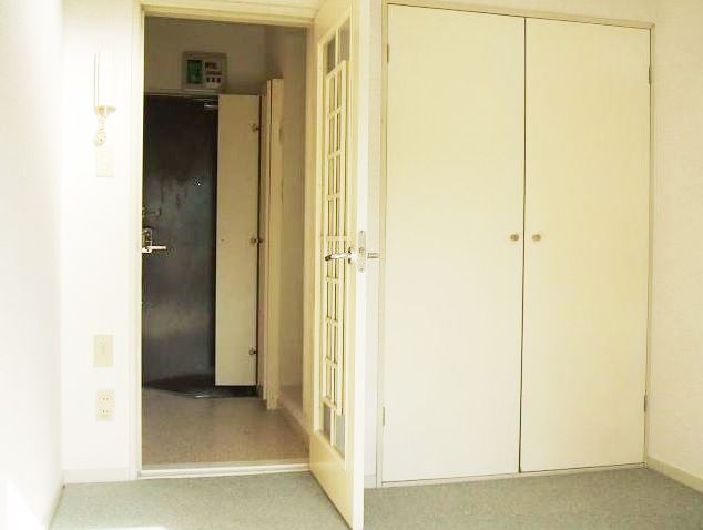 Living and room. Separate reference is a picture.