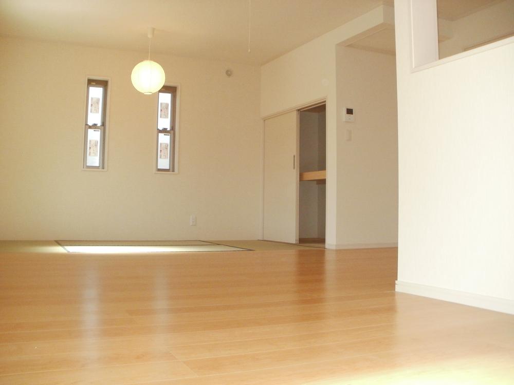 Same specifications photos (living). Sale already construction cases