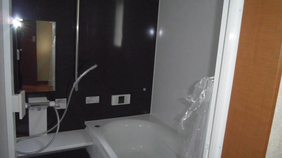 Bathroom.  anytime, anywhere. To have received your contact can guide you ready within 30 minutes, We are ready at all times