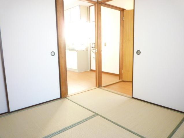 Living and room. Separate reference is a picture