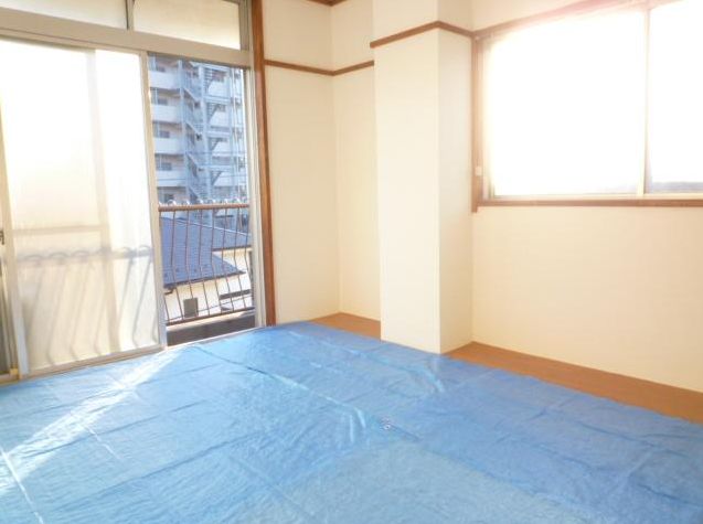 Living and room. Separate reference is a picture