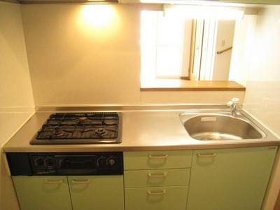 Kitchen. 3-neck with gas stove