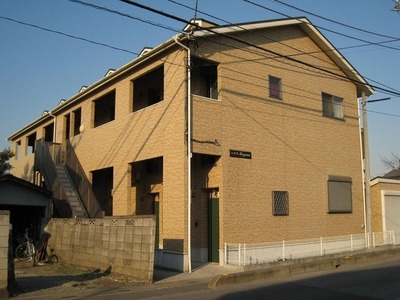 Building appearance. West-facing room