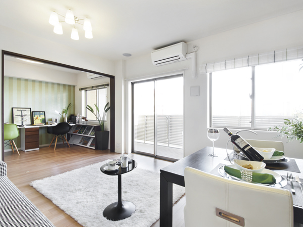 living ・ Wide span design of dining airy about 7.2m. Adopt a movable partition between the Western-style (3)