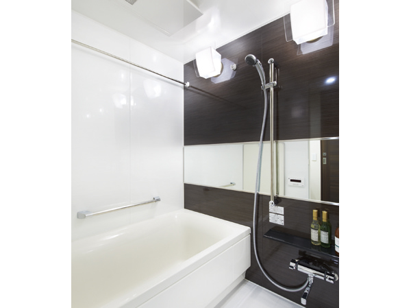 Directions to the model room (a word from the person in charge)