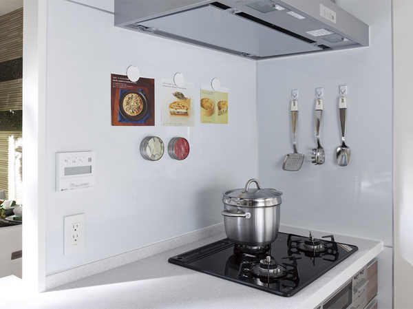 Kitchen.  [Enamel panel] Excellent fire performance and classy beautiful surface, It has also adopted a simple enamel panel care. (Model Room D type ・ Model room plan ※ Some including paid option)