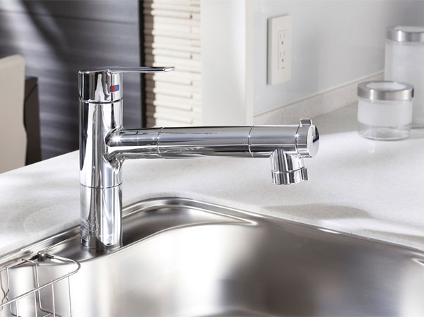 Kitchen.  [Water purifier built-in hand shower] A built-in water purifier to the tip of the faucet. Pull out the water purifier for each hose, You can also use the shower. (Model Room D type ・ Model room plan ※ Some including paid option)