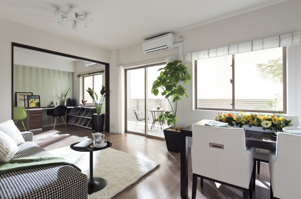 Building structure. living ・ Dining and between the Western-style (3) adopts the movable partition