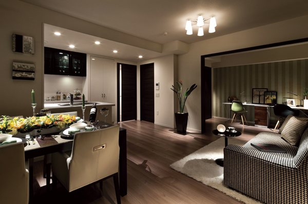 Building structure. Ceiling height of about 2500mm, Clear of living ・ dining