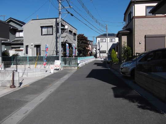 Local photos, including front road. Frontal road