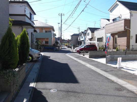 Local photos, including front road. Frontal road