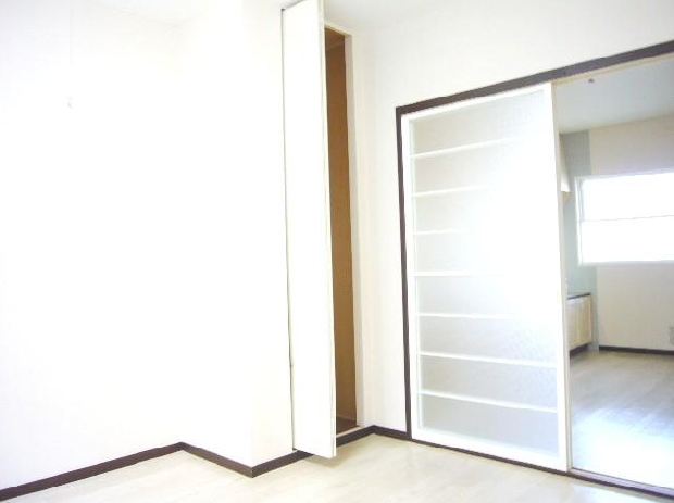 Receipt. Equipped each room storage